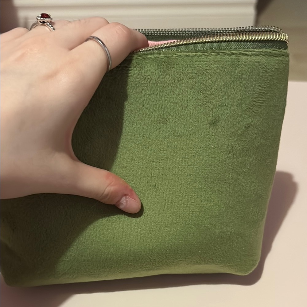 Juicy Couture Green Cosmetic Bag - Picture 6 of 6